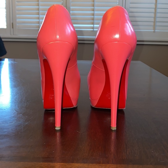 SOLD ON REALREAL - Picture 3 of 11